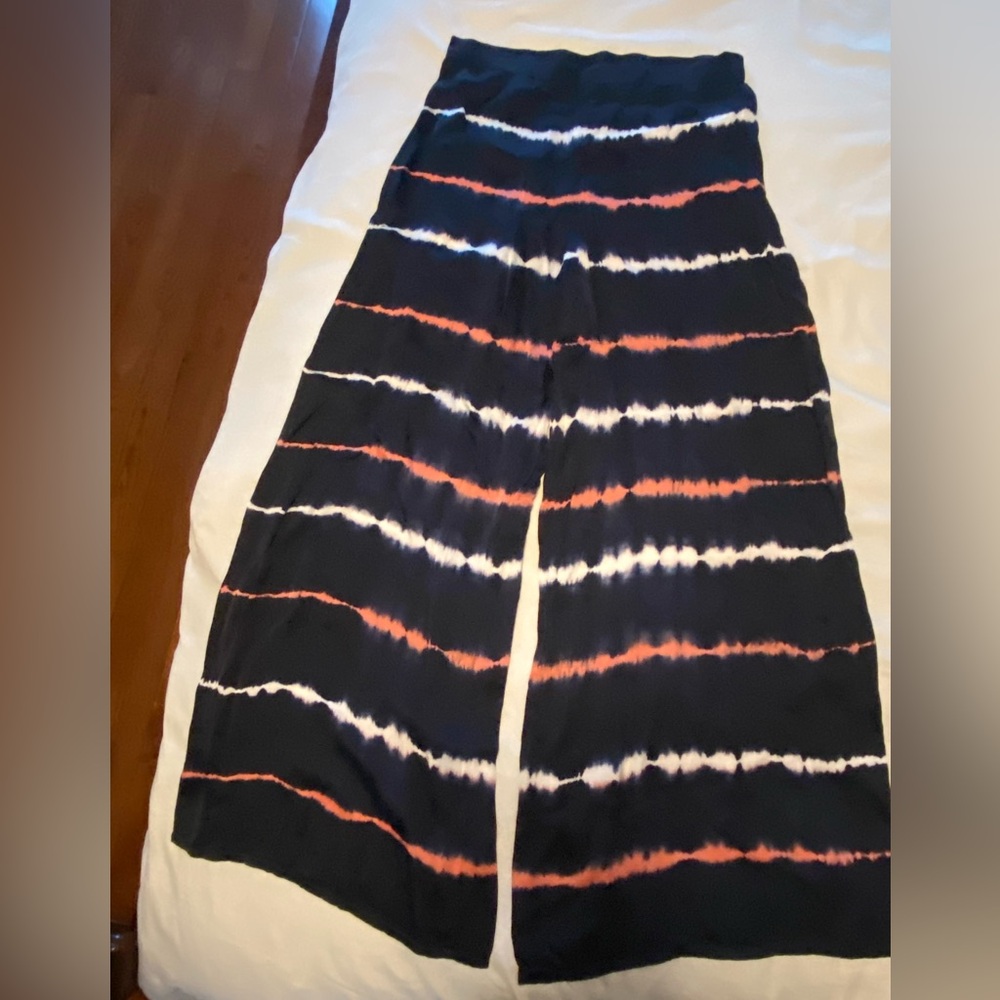 Small and silky navy blue pants 
Young, Fabulous and Broke
